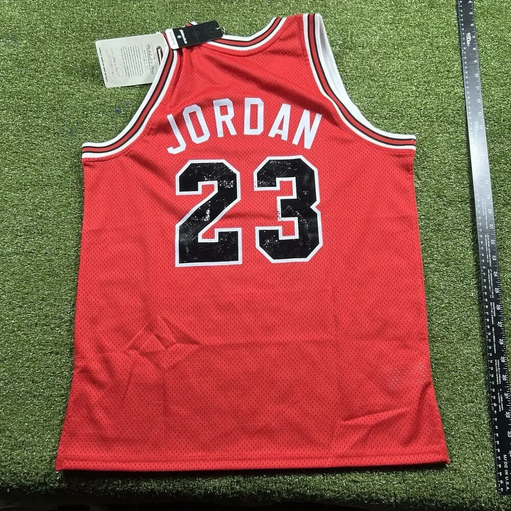 100% Authentic Michael Jordan Mitchell Ness 84 85 Bulls Jersey XL 18/20 Youth